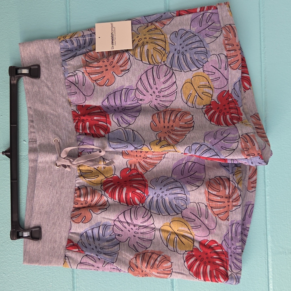 NWT " The Sweatshirt Project" Colorful Woman's Leaf Design Shorts 1X